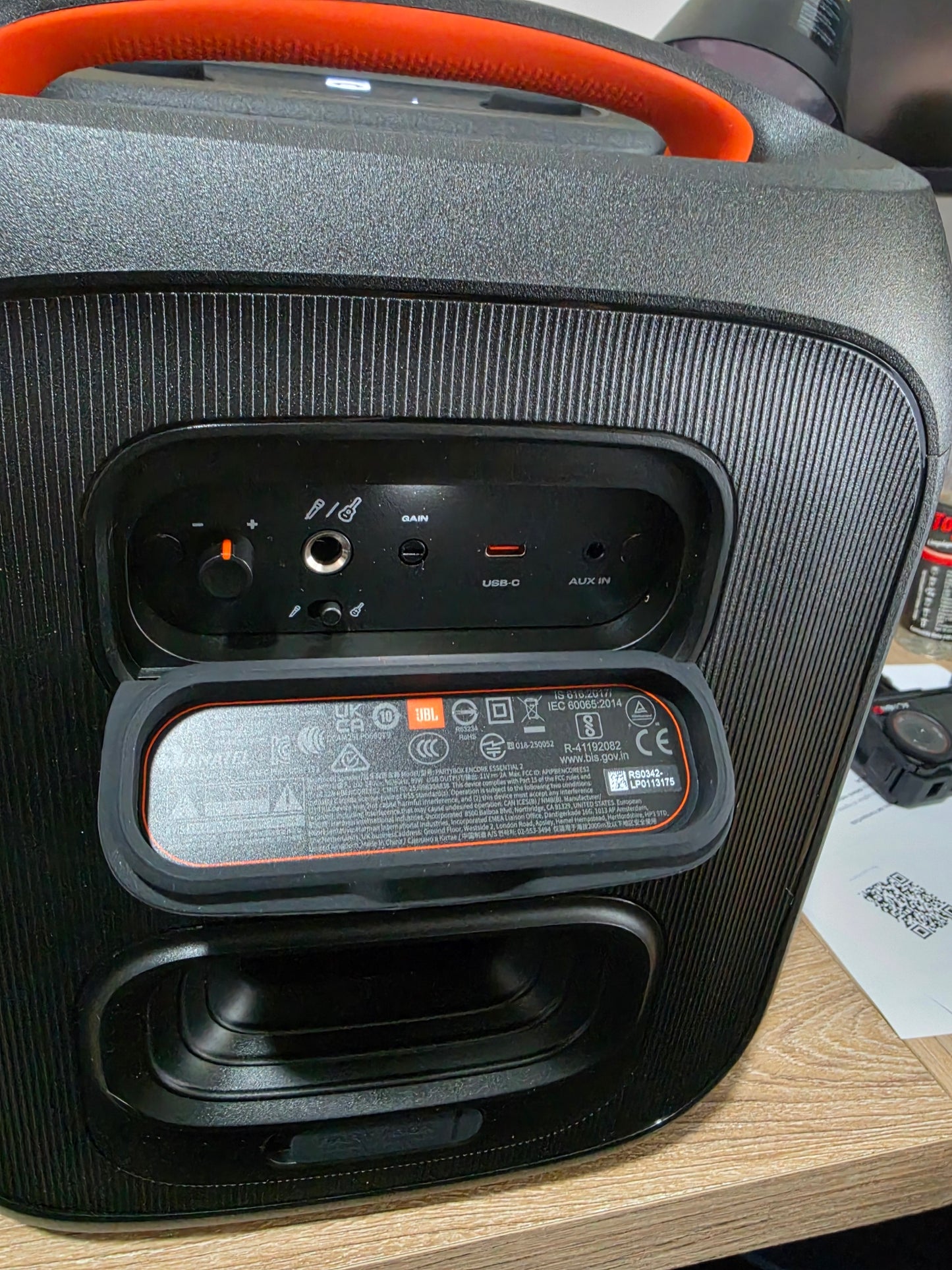 JBL PartyBox Encore Essential 2 Bluetooth 100W con luces LED - Caja Abierta