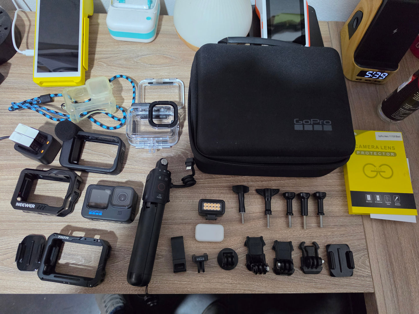 GoPro Hero 11 Black Creator Edition con 3 Baterías y Memoria 128 GB - Usado