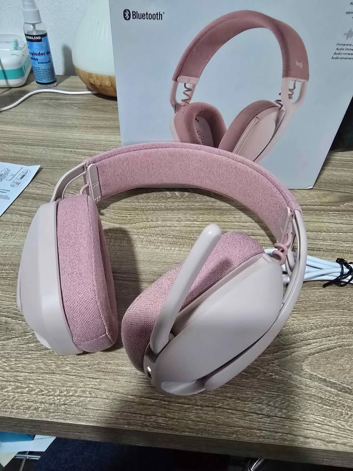 Audífonos Inalámbricos Logitech Zone Vibe 100 Bluetooth 5.2  Rosa - Caja abierta